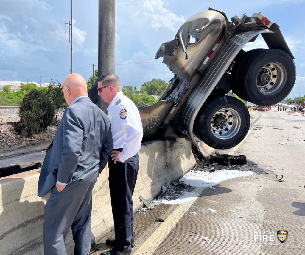 Truck Driver Dies in Fiery Crash on US 90 at Fondren – houston365.info