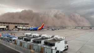 Breathtaking Video Shows Towering Apocalyptic Dust Storm Engulfing Phoenix – phoenix365.info