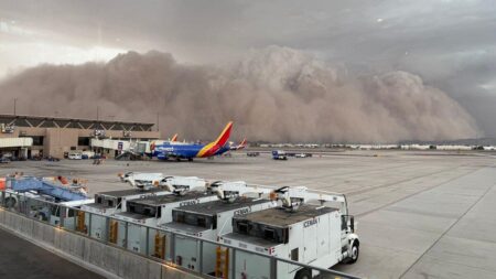 Breathtaking Video Shows Towering Apocalyptic Dust Storm Engulfing Phoenix – phoenix365.info