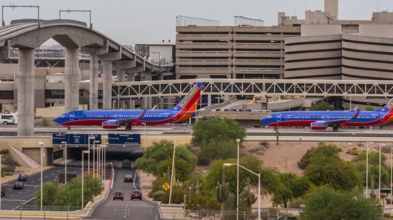 Widespread Flight Delays Disrupt Travel in Phoenix and Beyond Amid Government Shutdown Staffing Shortages – phoenix365.info