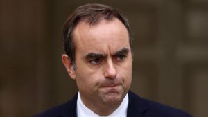 France’s Outgoing PM Initiates Crucial Talks to End Political Deadlock – news-france.info