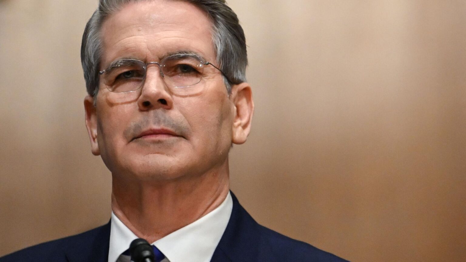 Bessent Advocates Currency Swaps Over Cash Amid Argentina’s Peso Surge – www.mondialnews.com