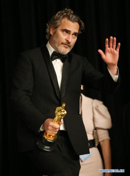 Joaquin Phoenix’s Unforgettable Journey to Oscar Glory: Emotional, Empowering, and Bold – phoenix365.info