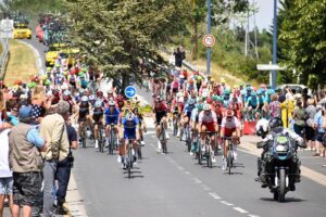 Thymen Arensman Triumphs in Tour de France Stage 14 as Pogacar Widens Lead Over Vingegaard – news-france.info
