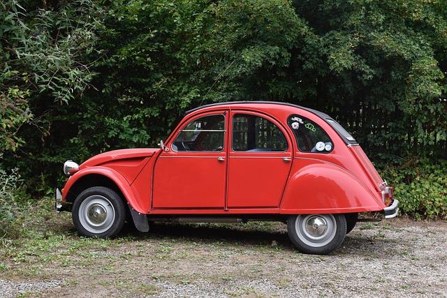 Discover Provence in Style: Cruise Through La Bastide-des-Jourdans in a Classic 2CV – news-france.info