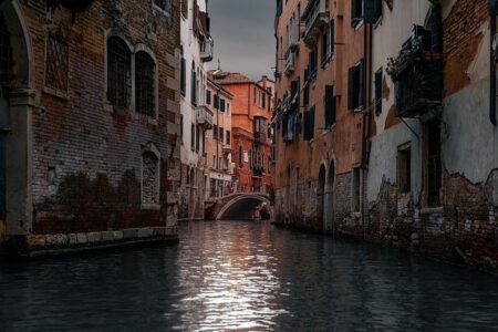 Discover French Waterways Like Never Before with Thrilling Auto and Helicopter Tours on Canal Cruises – news-france.info